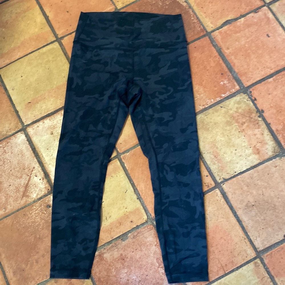 GUC Lululemon Pace Rival Mid Rise Crop sz 10